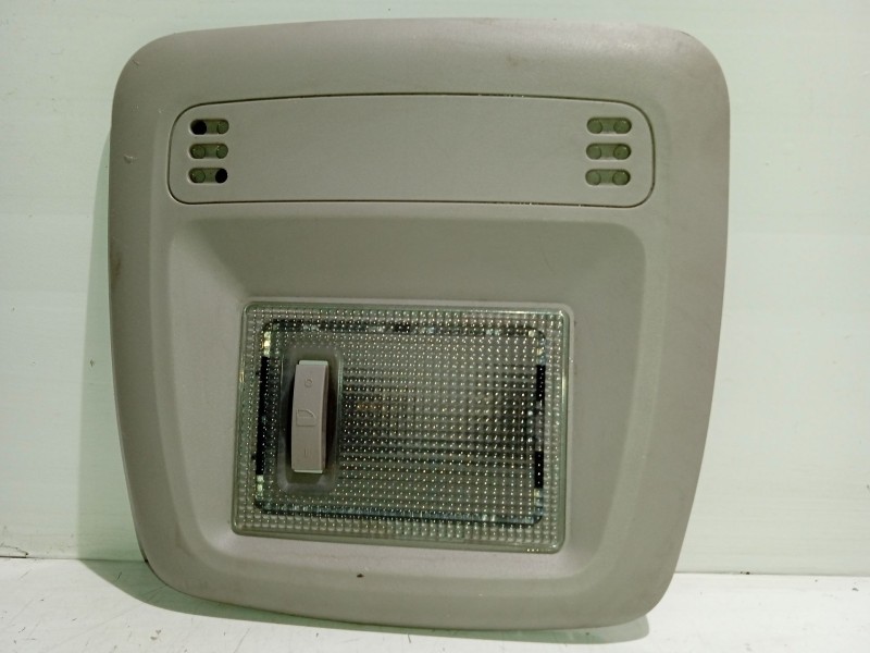 Recambio de luz interior para chevrolet aveo berlina hatchback 1.2 cat referencia OEM IAM 13126729  