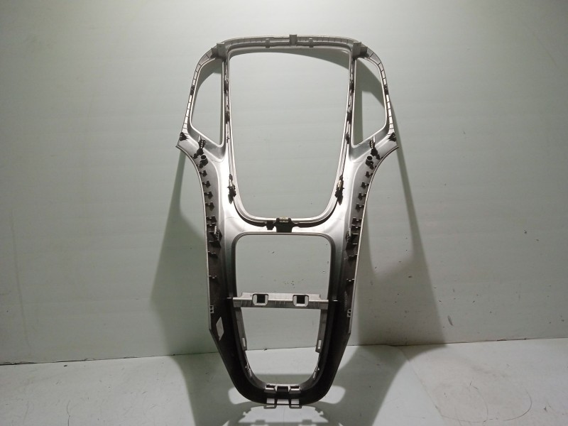 Recambio de mascara central de salpicadero para opel astra j (p10) 1.7 cdti (68) referencia OEM IAM 13257562  