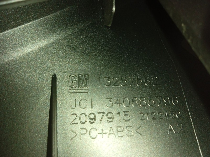 Recambio de mascara central de salpicadero para opel astra j (p10) 1.7 cdti (68) referencia OEM IAM 13257562  