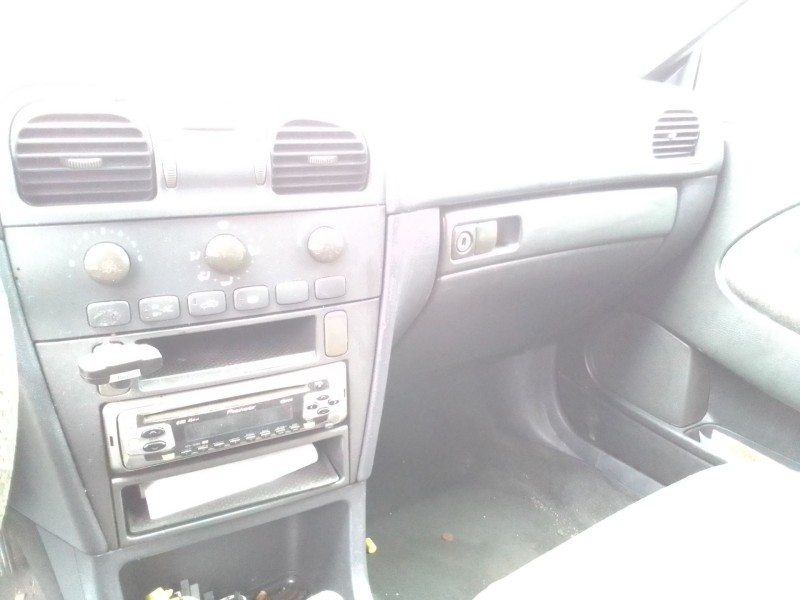 volvo s40 berlina del año 2001