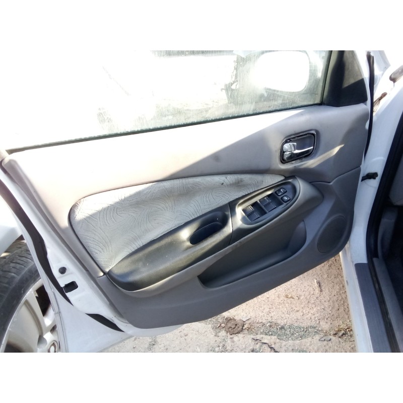 nissan almera ii (n16) del año 2001