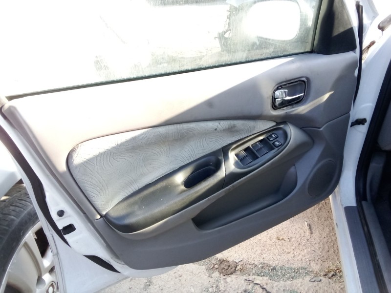 nissan almera ii (n16) del año 2001