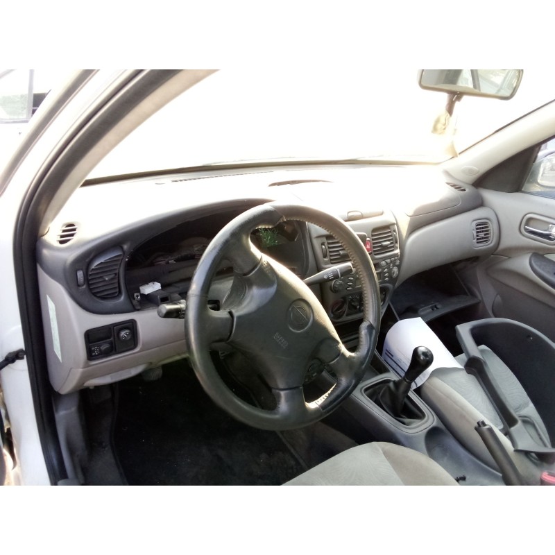 nissan almera ii (n16) del año 2001