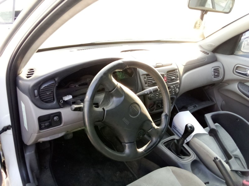 nissan almera ii (n16) del año 2001