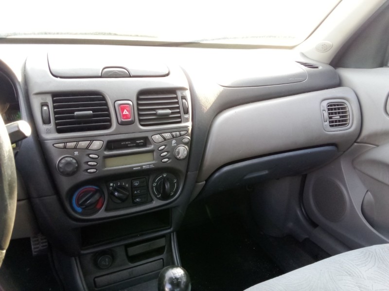 nissan almera ii (n16) del año 2001