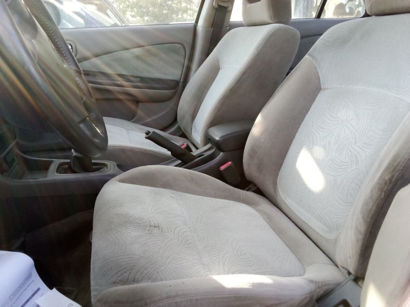 nissan almera ii (n16) del año 2001