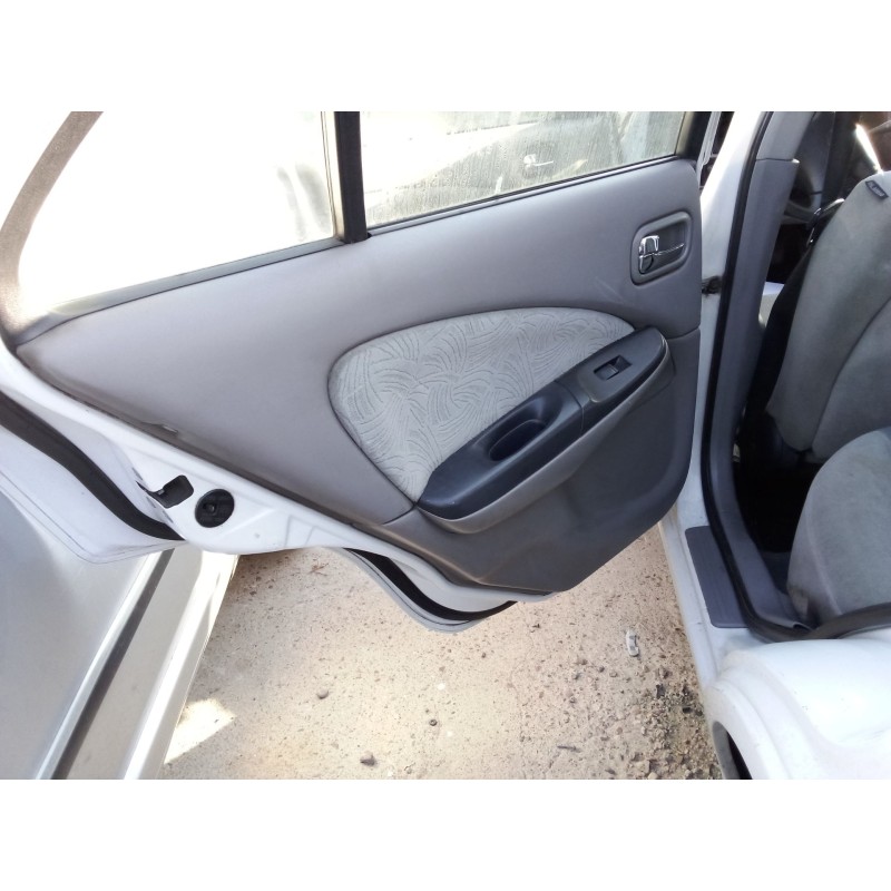 nissan almera ii (n16) del año 2001