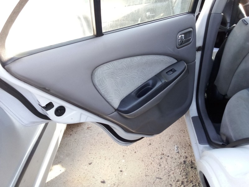 nissan almera ii (n16) del año 2001