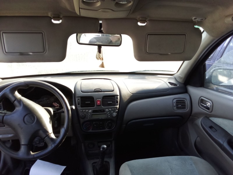 nissan almera ii (n16) del año 2001