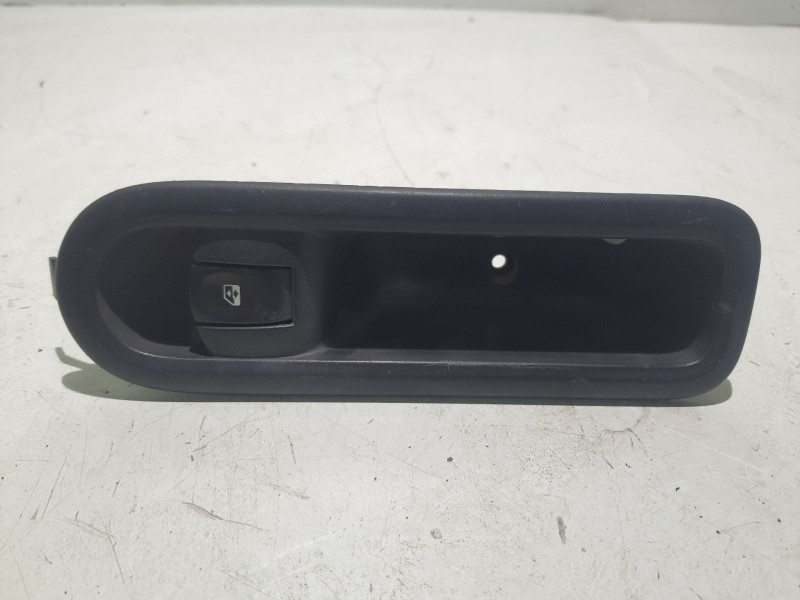 Recambio de mando elevalunas delantero derecho para renault clio iii expression referencia OEM IAM 8200356517B  