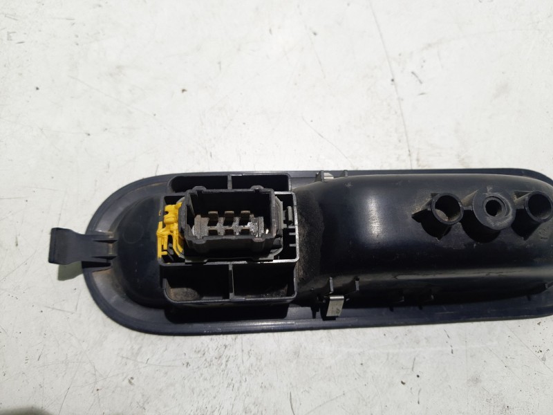 Recambio de mando elevalunas delantero derecho para renault clio iii expression referencia OEM IAM 8200356517B  