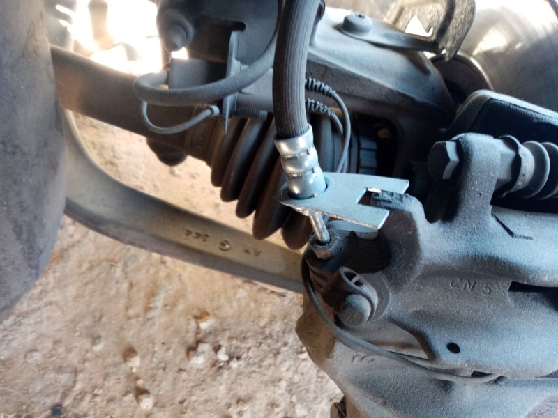 Recambio de mangueta delantera izquierda para peugeot 406 coupé (8c) 2.0 16v referencia OEM IAM 364642  