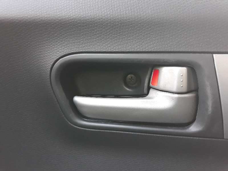 Recambio de maneta interior delantera derecha para suzuki swift berlina (mz) gl referencia OEM IAM 8311062J10BWL  