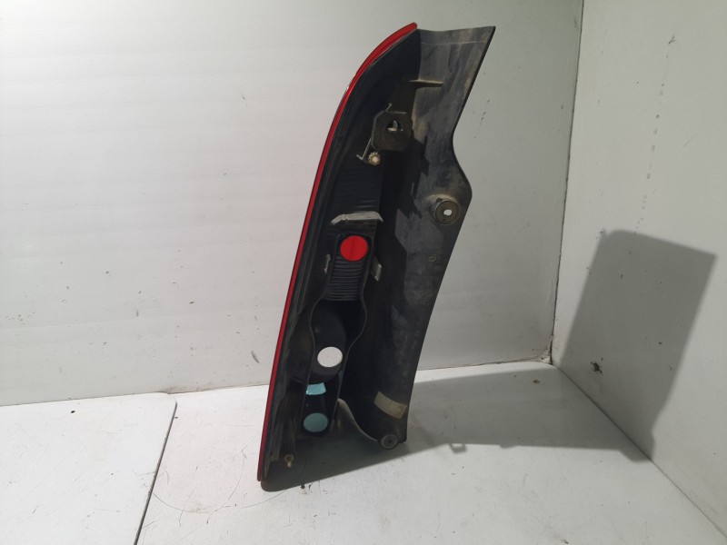 Recambio de piloto trasero derecho para renault espace iv (jk0) privilege referencia OEM IAM 8200027152  