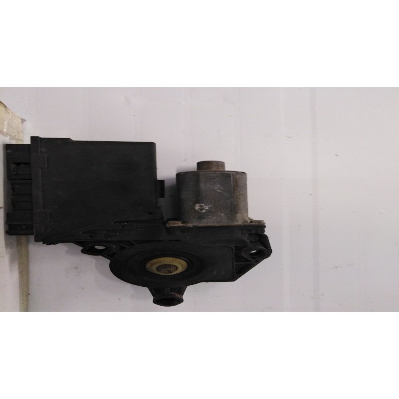 Recambio de motor elevalunas trasero derecho para  referencia OEM IAM 8E0959802A 5WK47011EBF  Recambio de motor elevalunas trasero derecho para  referencia OEM IAM 8E0959802A 5WK47011EBF