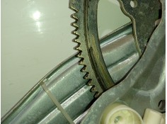 Recambio de elevalunas trasero izquierdo para toyota avensis berlina (t25) 2.0 d-cat referencia OEM IAM 6984005100   2