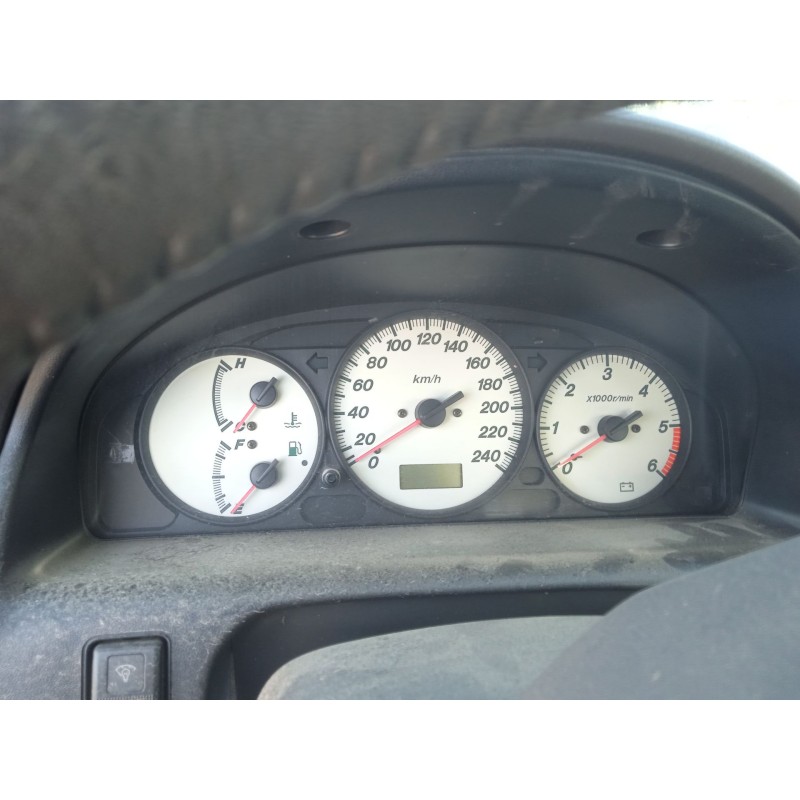 mazda 626 v hatchback (gf) del año 2002