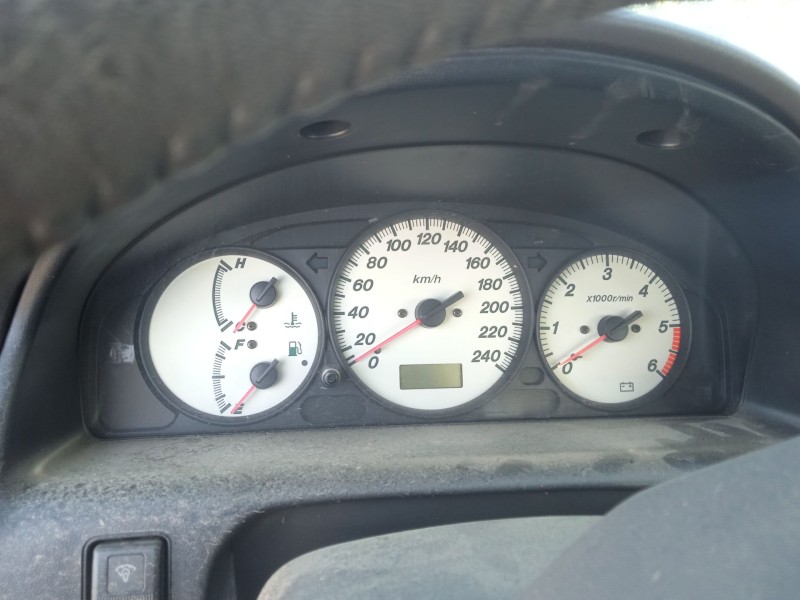 mazda 626 v hatchback (gf) del año 2002