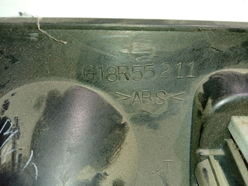 Recambio de moldura para mazda 626 v hatchback (gf) 2.0 td (gffp) referencia OEM IAM G18R55211  