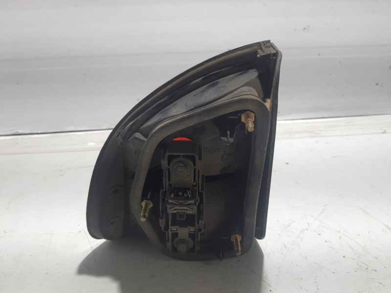 Recambio de piloto trasero derecho para renault safrane (b54) 2.2 cat referencia OEM IAM 7701035700  