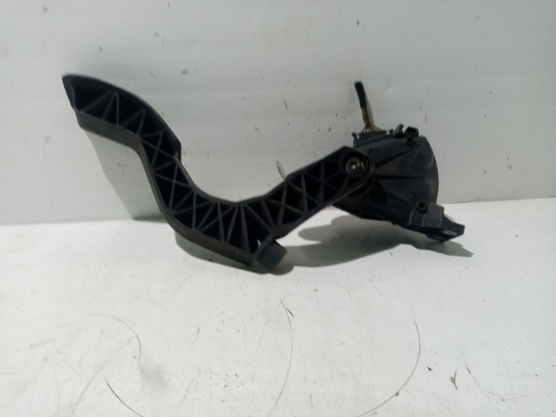 Recambio de pedal acelerador para volkswagen passat berlina (3b3) referencia OEM IAM 8D1721523E  