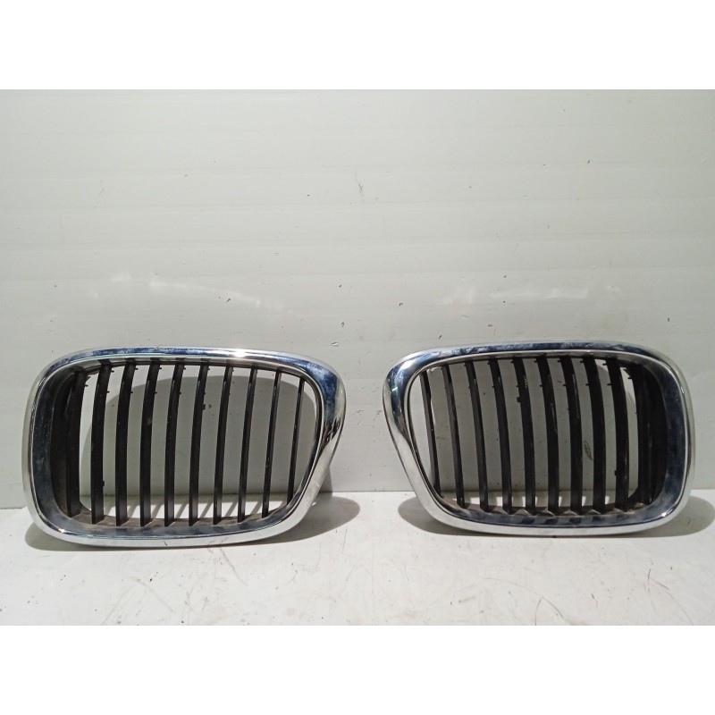 Recambio de rejilla delantera para bmw 5 (e39) 520 i referencia OEM IAM 81593140 81593130 