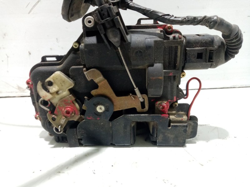 Recambio de cerradura puerta trasera izquierda para volkswagen passat berlina (3b3) referencia OEM IAM 3B2837015AK  