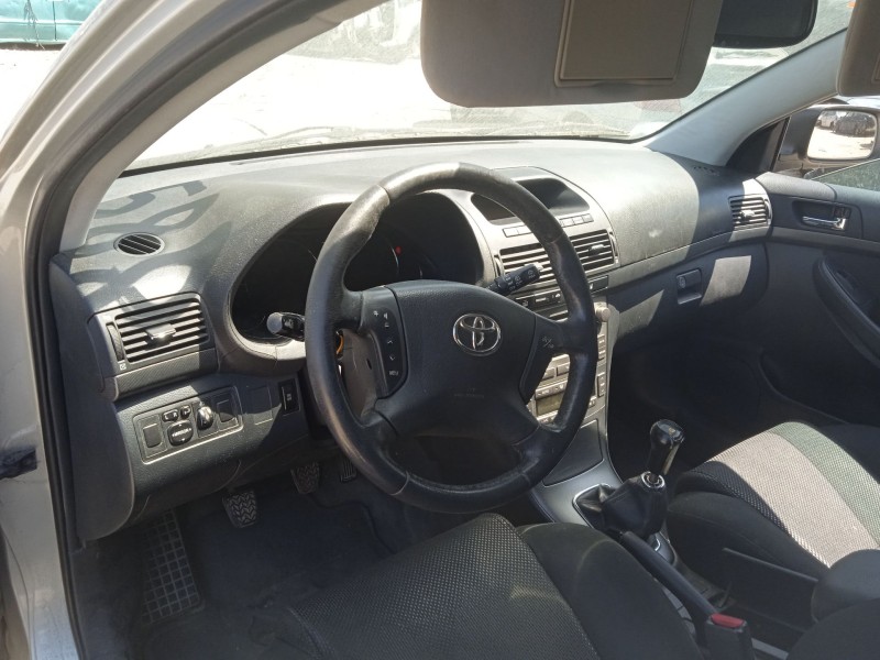 toyota avensis (_t25_) del año 2005