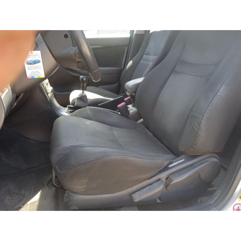 toyota avensis (_t25_) del año 2005