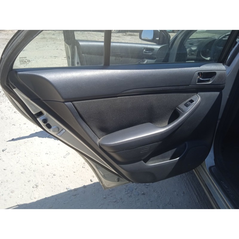 toyota avensis (_t25_) del año 2005