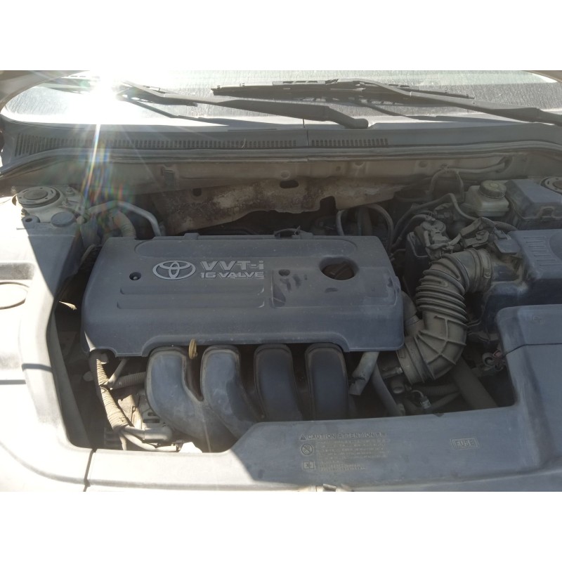 toyota avensis (_t25_) del año 2005