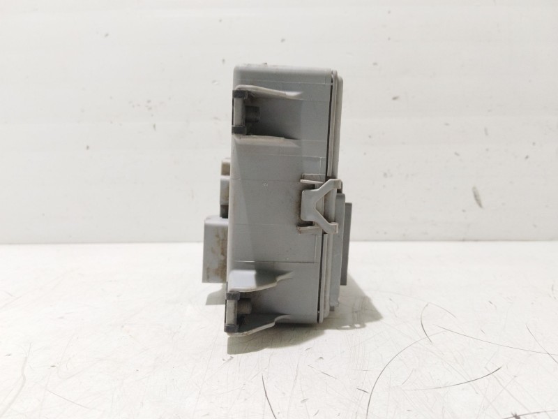 Recambio de caja reles / fusibles para peugeot bipper referencia OEM IAM 01368892080 00001328330961 N11042