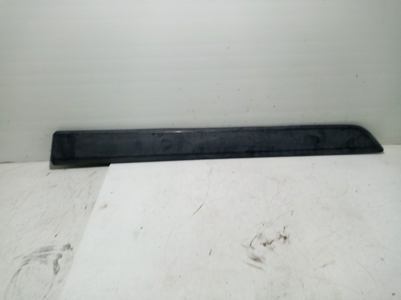 Recambio de moldura para peugeot bipper referencia OEM IAM 130882070  