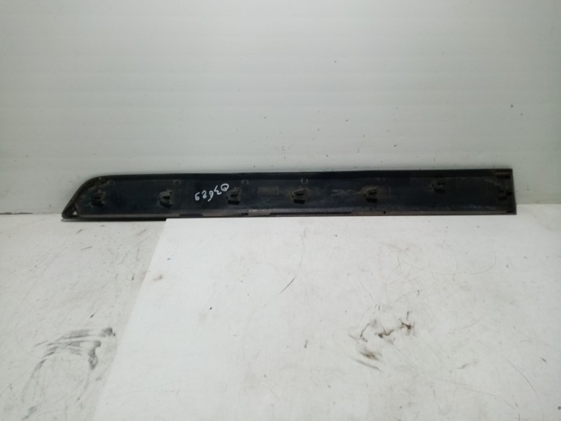 Recambio de moldura para peugeot bipper referencia OEM IAM 130882070  