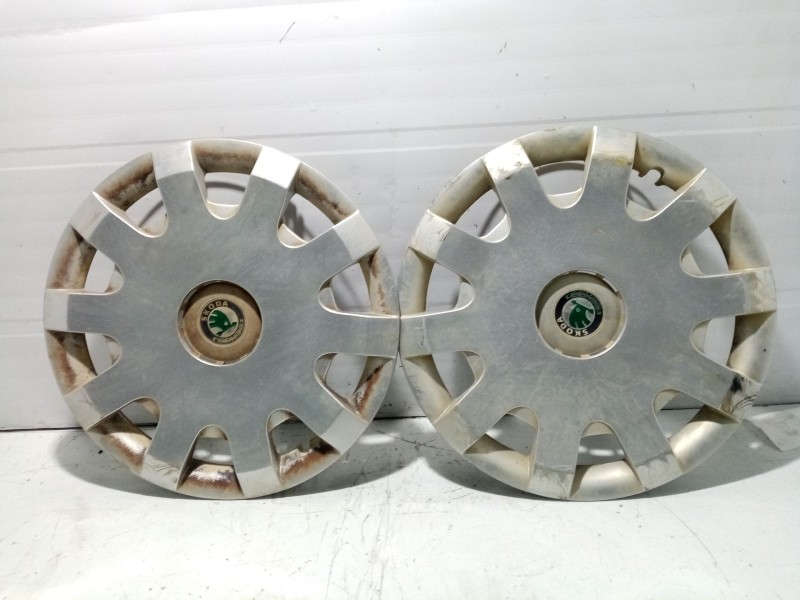Recambio de tapacubos para skoda octavia berlina (1u2) ambiente referencia OEM IAM 1U0601147  