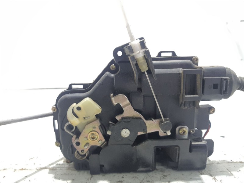 Recambio de cerradura puerta delantera izquierda para audi a4 berlina (8e) referencia OEM IAM 4B1837015G  