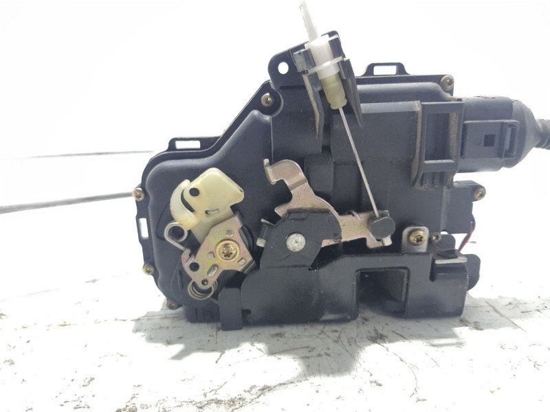 Recambio de cerradura puerta trasera izquierda para audi a4 berlina (8e) referencia OEM IAM 8B1837015G  