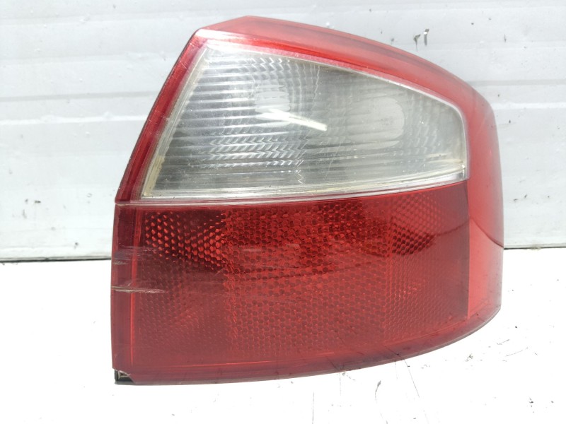 Recambio de piloto trasero derecho para audi a4 berlina (8e) referencia OEM IAM 8E0945096  