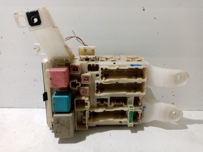 Recambio de caja reles / fusibles para toyota auris 1.4 turbodiesel cat referencia OEM IAM 8273002150  