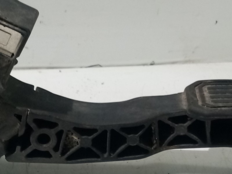 Recambio de pedal acelerador para toyota auris 1.4 turbodiesel cat referencia OEM IAM 7423202540  