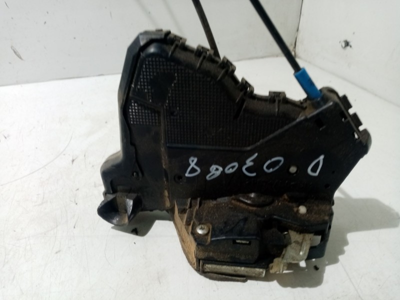 Recambio de cerradura puerta delantera derecha para toyota auris 1.4 turbodiesel cat referencia OEM IAM 6903002220  