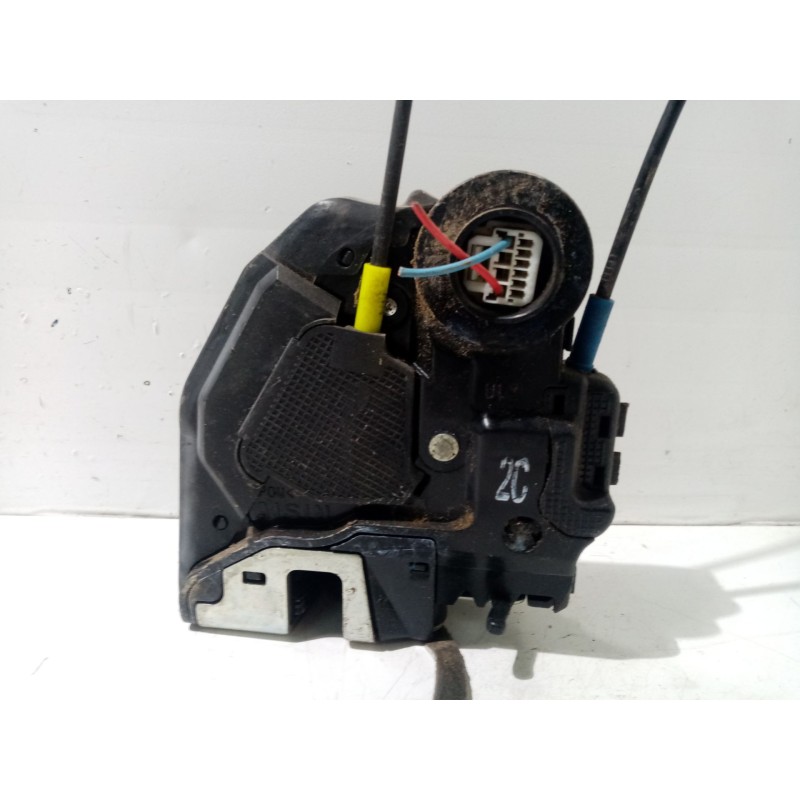 Recambio de cerradura puerta trasera izquierda para toyota auris 1.4 turbodiesel cat referencia OEM IAM 6906002170  