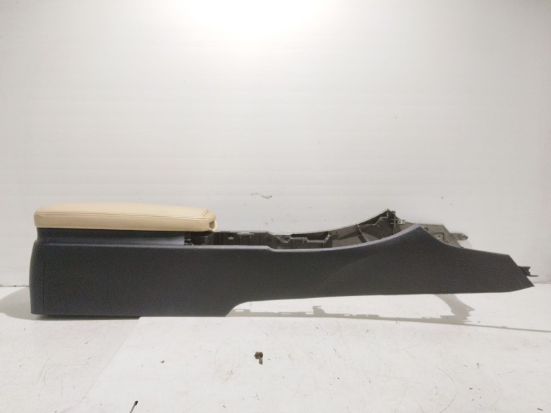 Recambio de apoyabrazos central para lexus is ii (_e2_) 250 (gse20) referencia OEM IAM 5881053081C6  