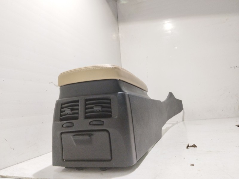 Recambio de apoyabrazos central para lexus is ii (_e2_) 250 (gse20) referencia OEM IAM 5881053081C6  