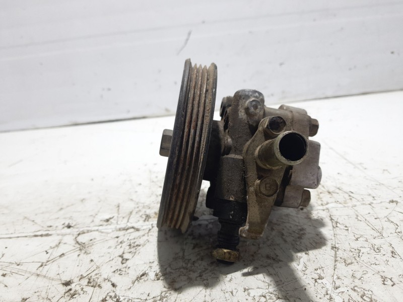 Recambio de bomba direccion para mitsubishi l 200 (k6/7) 2.5 turbodiesel referencia OEM IAM MR374897  