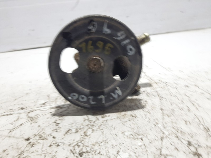 Recambio de bomba direccion para mitsubishi l 200 (k6/7) 2.5 turbodiesel referencia OEM IAM MR374897  