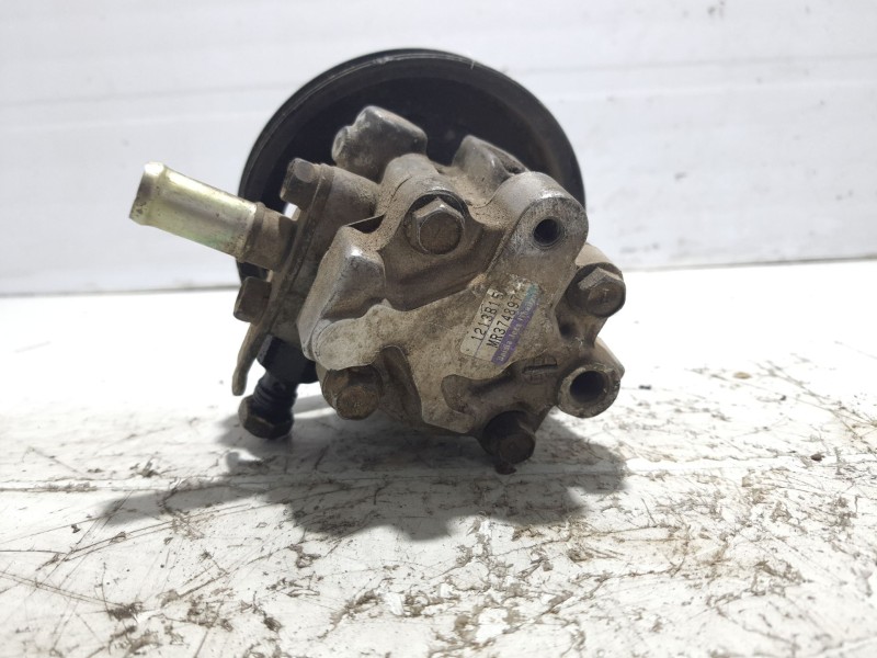 Recambio de bomba direccion para mitsubishi l 200 (k6/7) 2.5 turbodiesel referencia OEM IAM MR374897  