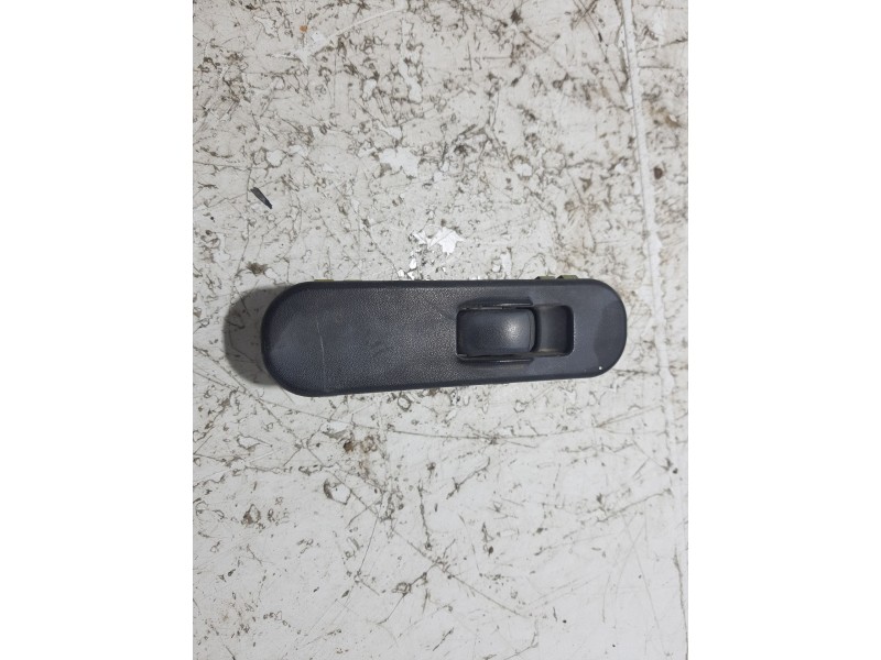 Recambio de mando elevalunas trasero derecho para mitsubishi l 200 (k6/7) 2.5 turbodiesel referencia OEM IAM MR228167  