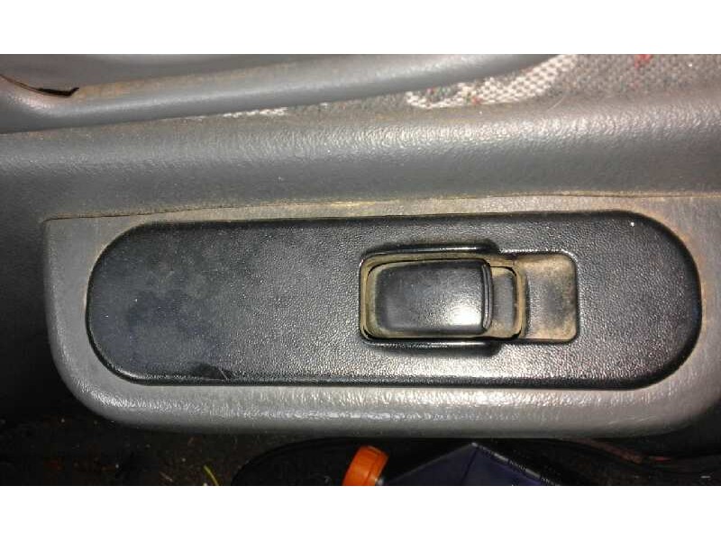 Recambio de mando elevalunas trasero derecho para mitsubishi l 200 (k6/7) 2.5 turbodiesel referencia OEM IAM MR228167  