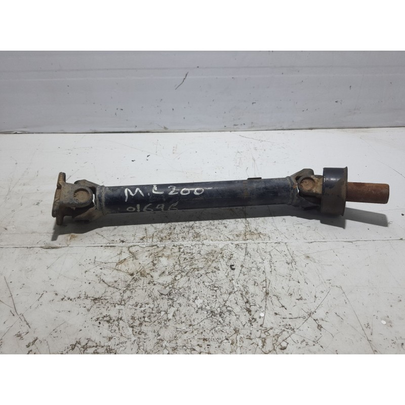 Recambio de cardan delantero para mitsubishi l 200 (k6/7) 2.5 turbodiesel referencia OEM IAM MR111779  